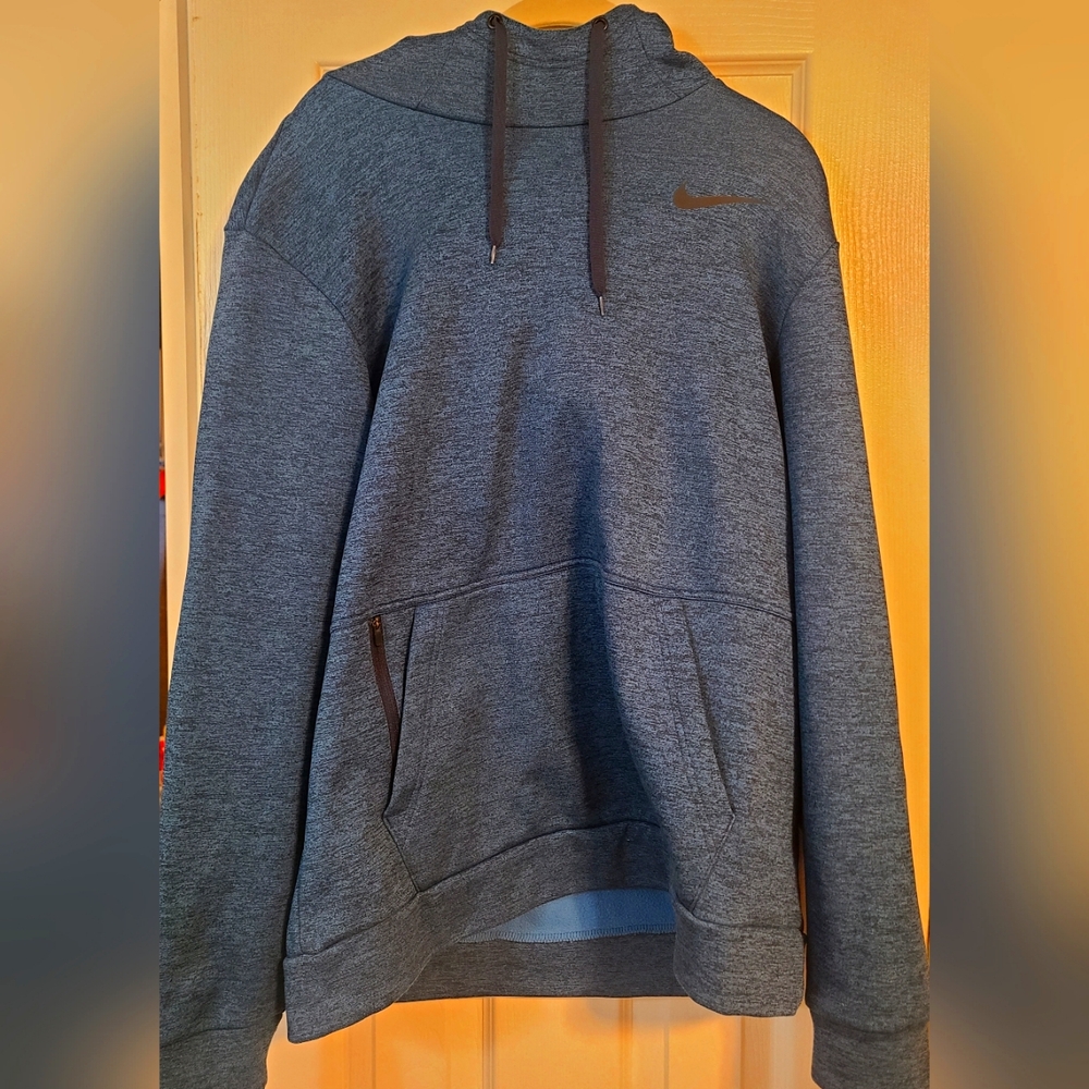 Men's nike therma fit hoodie.